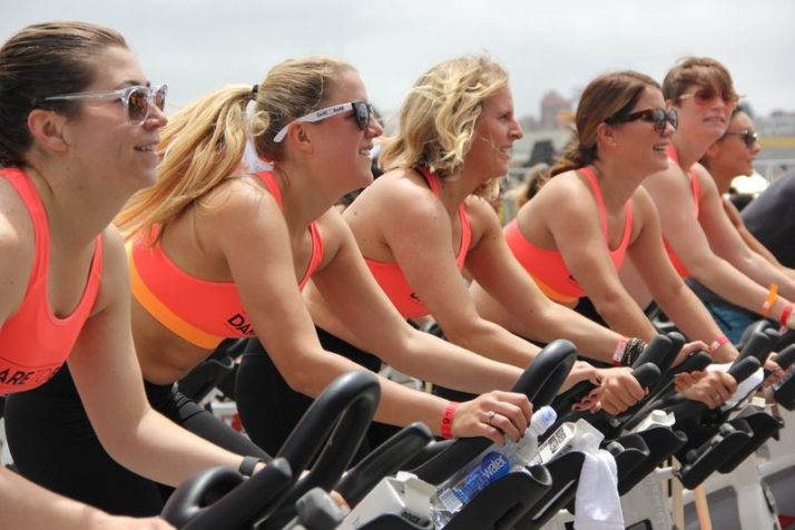 spinning mujeres
